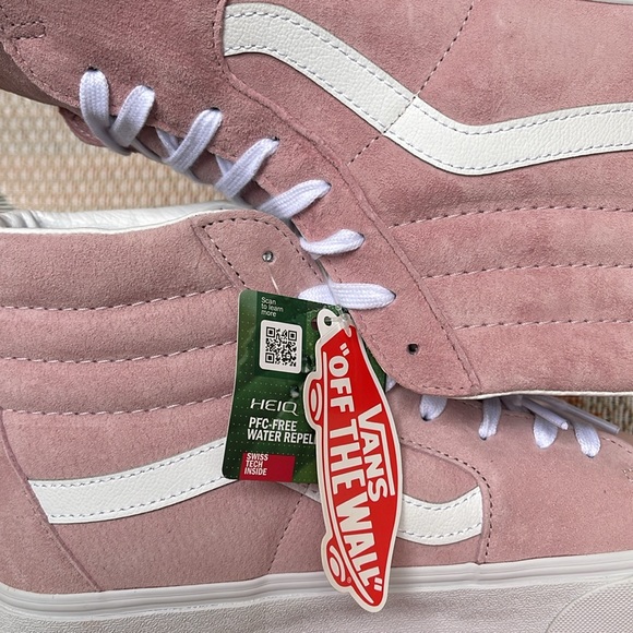 Vans Men’s Sk8-Hi
Pig Suede Zephyr
VN0A4EVT2PT
Sneakers - Picture 15 of 16